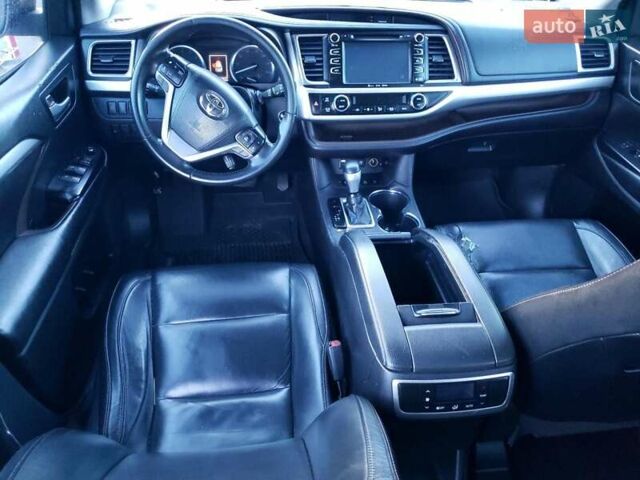 Серый Тойота Хайлендер, объемом двигателя 3.46 л и пробегом 109 тыс. км за 8600 $, фото 6 на Automoto.ua