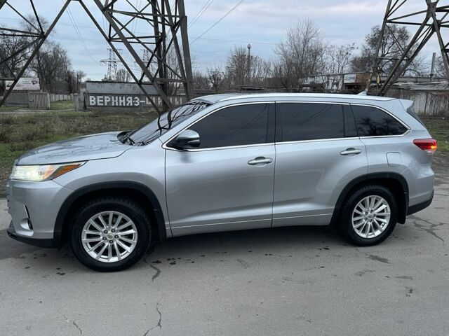 Сірий Тойота Хайлендер, об'ємом двигуна 3.5 л та пробігом 110 тис. км за 28000 $, фото 5 на Automoto.ua
