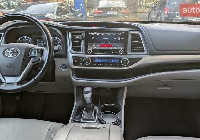 Сірий Тойота Хайлендер, об'ємом двигуна 3.5 л та пробігом 188 тис. км за 25000 $, фото 4 на Automoto.ua
