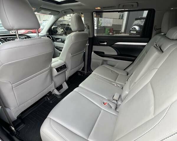 Тойота Хайлендер 2018 в Чернигове на Automoto.ua Серый Тойота Хайлендер, объемом двигателя 3.46 л и пробегом 58 тыс. км за 29999 $, фото 45 на Automoto.ua