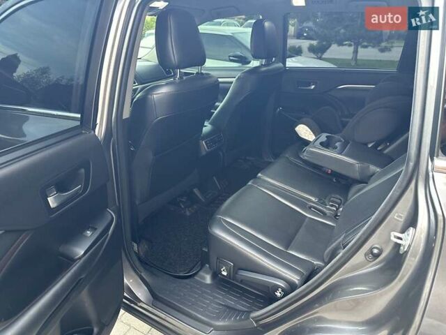 Серый Тойота Хайлендер, объемом двигателя 3.46 л и пробегом 81 тыс. км за 35000 $, фото 10 на Automoto.ua