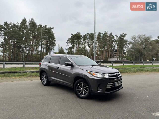 Серый Тойота Хайлендер, объемом двигателя 3.46 л и пробегом 127 тыс. км за 30000 $, фото 11 на Automoto.ua