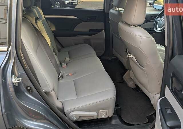 Сірий Тойота Хайлендер, об'ємом двигуна 3.5 л та пробігом 188 тис. км за 25000 $, фото 12 на Automoto.ua