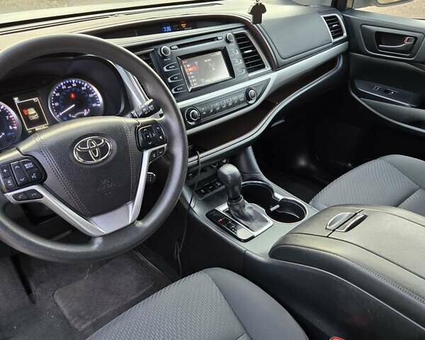 Серый Тойота Хайлендер, объемом двигателя 3.46 л и пробегом 87 тыс. км за 25300 $, фото 1 на Automoto.ua