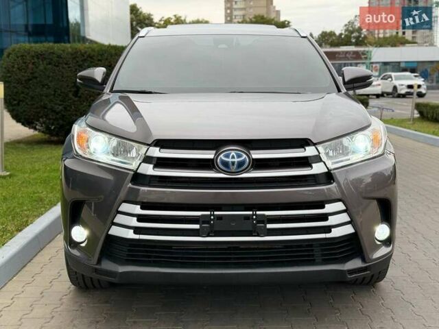 Сірий Тойота Хайлендер, об'ємом двигуна 3.5 л та пробігом 149 тис. км за 32999 $, фото 4 на Automoto.ua