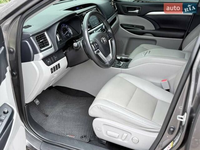 Сірий Тойота Хайлендер, об'ємом двигуна 3.5 л та пробігом 149 тис. км за 32999 $, фото 18 на Automoto.ua