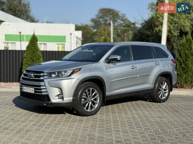 Серый Тойота Хайлендер, объемом двигателя 3.5 л и пробегом 110 тыс. км за 34500 $, фото 2 на Automoto.ua