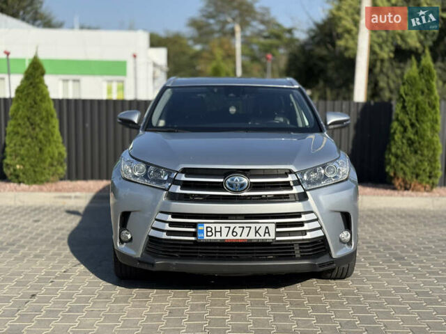 Серый Тойота Хайлендер, объемом двигателя 3.5 л и пробегом 110 тыс. км за 34500 $, фото 5 на Automoto.ua