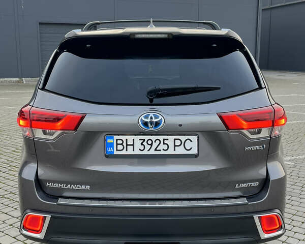 Серый Тойота Хайлендер, объемом двигателя 3.46 л и пробегом 114 тыс. км за 33800 $, фото 5 на Automoto.ua