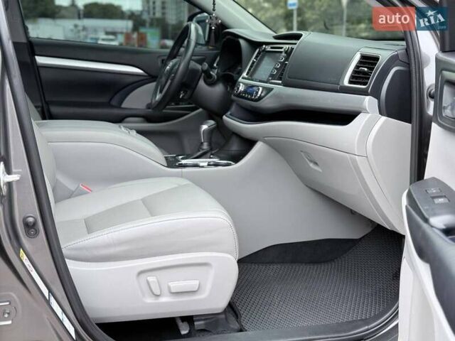 Сірий Тойота Хайлендер, об'ємом двигуна 3.5 л та пробігом 149 тис. км за 32999 $, фото 31 на Automoto.ua