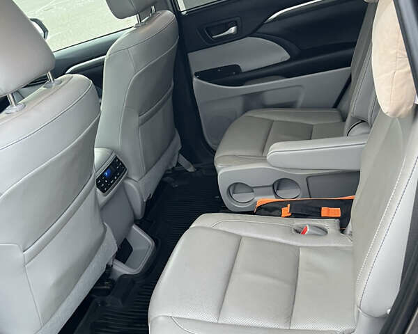 Серый Тойота Хайлендер, объемом двигателя 3.46 л и пробегом 114 тыс. км за 33800 $, фото 17 на Automoto.ua