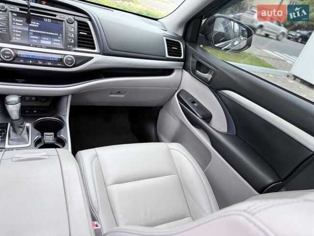 Сірий Тойота Хайлендер, об'ємом двигуна 3.5 л та пробігом 149 тис. км за 32999 $, фото 29 на Automoto.ua
