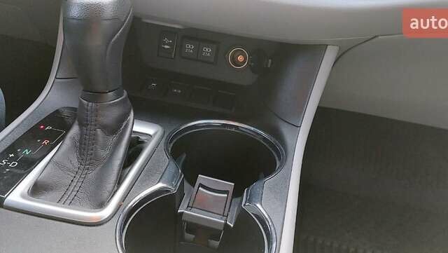 Сірий Тойота Хайлендер, об'ємом двигуна 2.7 л та пробігом 21 тис. км за 28899 $, фото 2 на Automoto.ua