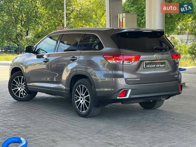 Серый Тойота Хайлендер, объемом двигателя 3.46 л и пробегом 89 тыс. км за 33999 $, фото 4 на Automoto.ua