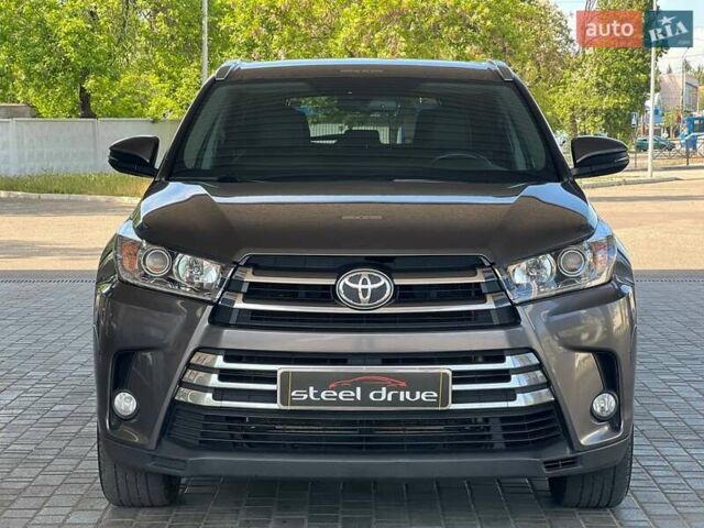 Серый Тойота Хайлендер, объемом двигателя 3.46 л и пробегом 89 тыс. км за 33999 $, фото 1 на Automoto.ua