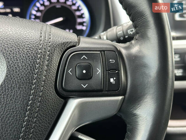 Тойота Хайлендер 2019 в Киеве на Automoto.ua Серый Тойота Хайлендер, объемом двигателя 3.46 л и пробегом 59 тыс. км за 35000 $, фото 30 на Automoto.ua