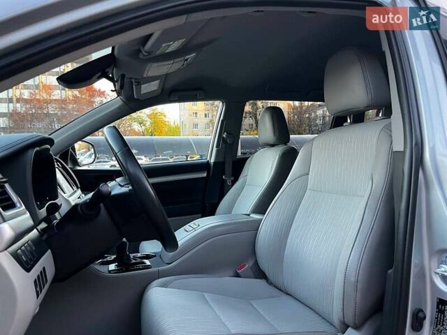 Серый Тойота Хайлендер, объемом двигателя 3.5 л и пробегом 91 тыс. км за 23700 $, фото 8 на Automoto.ua