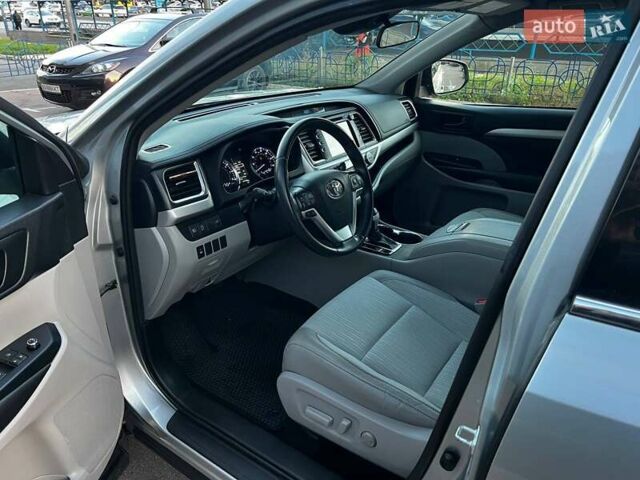 Серый Тойота Хайлендер, объемом двигателя 3.5 л и пробегом 91 тыс. км за 23700 $, фото 7 на Automoto.ua
