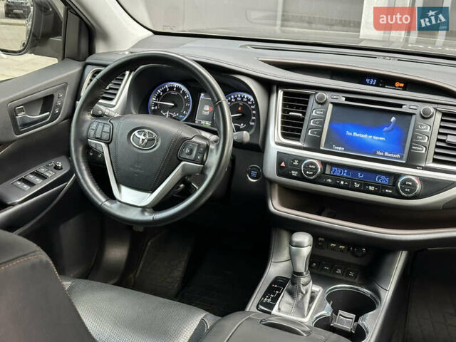 Тойота Хайлендер 2019 в Киеве на Automoto.ua Серый Тойота Хайлендер, объемом двигателя 3.46 л и пробегом 59 тыс. км за 35000 $, фото 37 на Automoto.ua