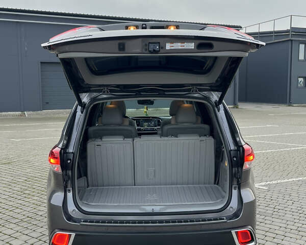 Серый Тойота Хайлендер, объемом двигателя 3.46 л и пробегом 114 тыс. км за 33800 $, фото 10 на Automoto.ua