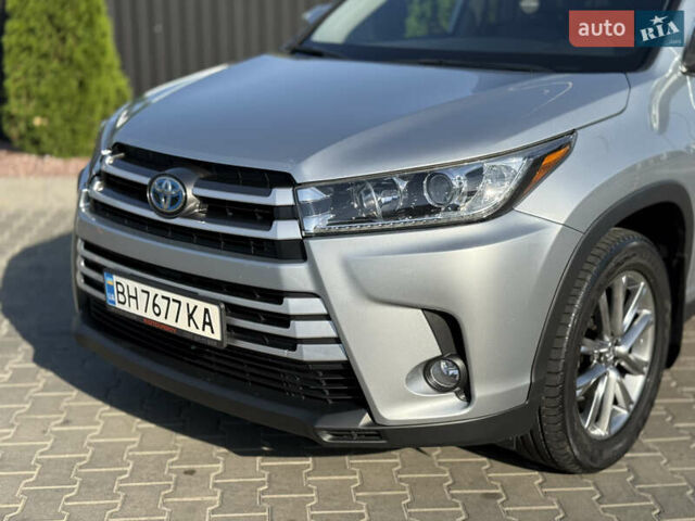 Серый Тойота Хайлендер, объемом двигателя 3.5 л и пробегом 110 тыс. км за 34500 $, фото 1 на Automoto.ua
