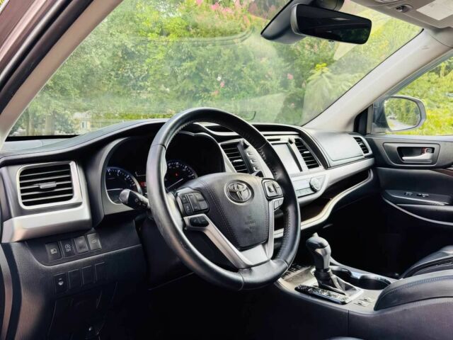 Серый Тойота Хайлендер, объемом двигателя 3.5 л и пробегом 32 тыс. км за 14800 $, фото 6 на Automoto.ua