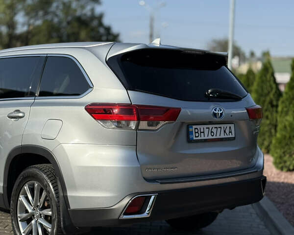 Серый Тойота Хайлендер, объемом двигателя 3.5 л и пробегом 110 тыс. км за 34500 $, фото 4 на Automoto.ua