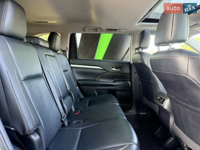 Серый Тойота Хайлендер, объемом двигателя 3.5 л и пробегом 110 тыс. км за 34500 $, фото 18 на Automoto.ua