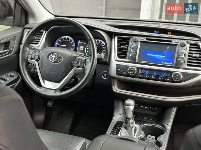 Тойота Хайлендер 2019 в Киеве на Automoto.ua Серый Тойота Хайлендер, объемом двигателя 3.46 л и пробегом 59 тыс. км за 35000 $, фото 35 на Automoto.ua