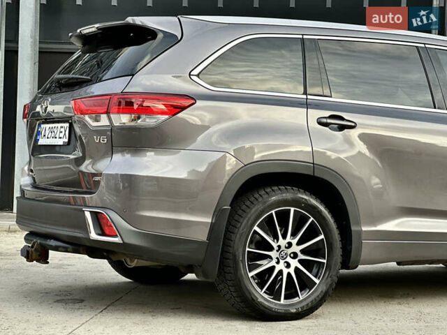 Тойота Хайлендер 2019 в Киеве на Automoto.ua Серый Тойота Хайлендер, объемом двигателя 3.46 л и пробегом 59 тыс. км за 35000 $, фото 11 на Automoto.ua