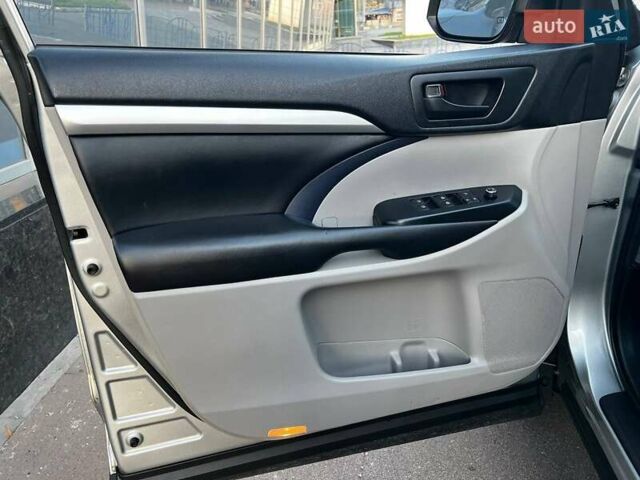 Серый Тойота Хайлендер, объемом двигателя 3.5 л и пробегом 91 тыс. км за 23700 $, фото 16 на Automoto.ua