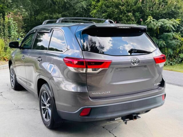 Серый Тойота Хайлендер, объемом двигателя 3.5 л и пробегом 32 тыс. км за 14800 $, фото 3 на Automoto.ua