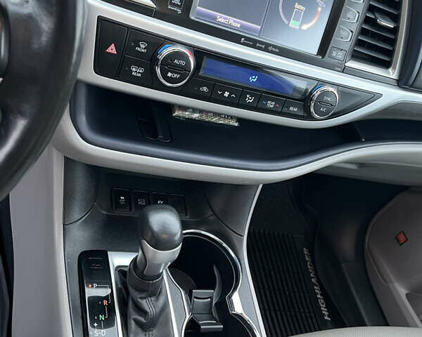 Серый Тойота Хайлендер, объемом двигателя 3.46 л и пробегом 114 тыс. км за 33800 $, фото 13 на Automoto.ua