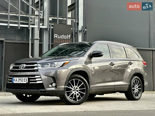 Тойота Хайлендер 2019 в Киеве на Automoto.ua Серый Тойота Хайлендер, объемом двигателя 3.46 л и пробегом 59 тыс. км за 35000 $, фото 7 на Automoto.ua