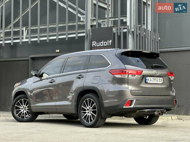 Тойота Хайлендер 2019 в Киеве на Automoto.ua Серый Тойота Хайлендер, объемом двигателя 3.46 л и пробегом 59 тыс. км за 35000 $, фото 8 на Automoto.ua