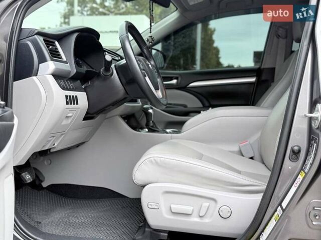 Сірий Тойота Хайлендер, об'ємом двигуна 3.5 л та пробігом 149 тис. км за 32999 $, фото 19 на Automoto.ua