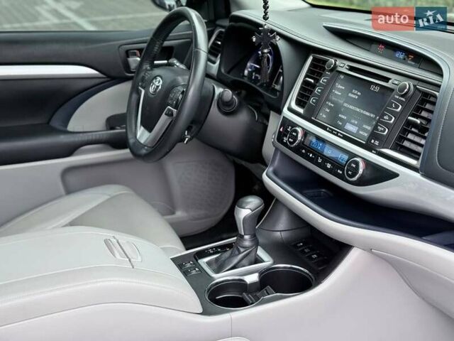 Сірий Тойота Хайлендер, об'ємом двигуна 3.5 л та пробігом 149 тис. км за 32999 $, фото 32 на Automoto.ua