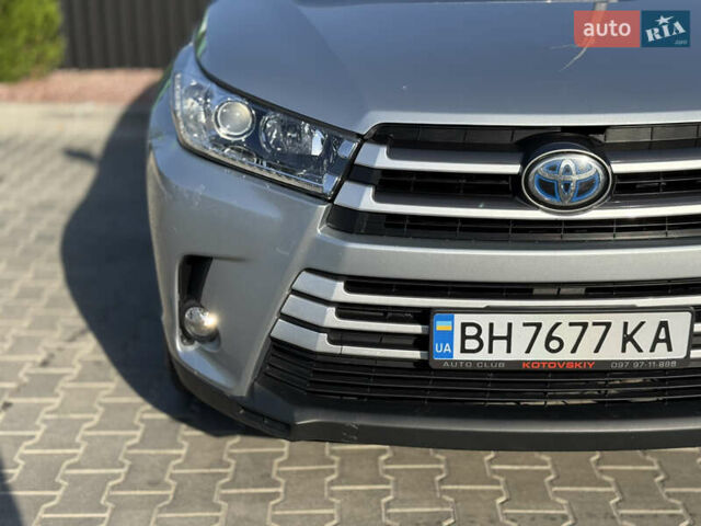 Серый Тойота Хайлендер, объемом двигателя 3.5 л и пробегом 110 тыс. км за 34500 $, фото 6 на Automoto.ua