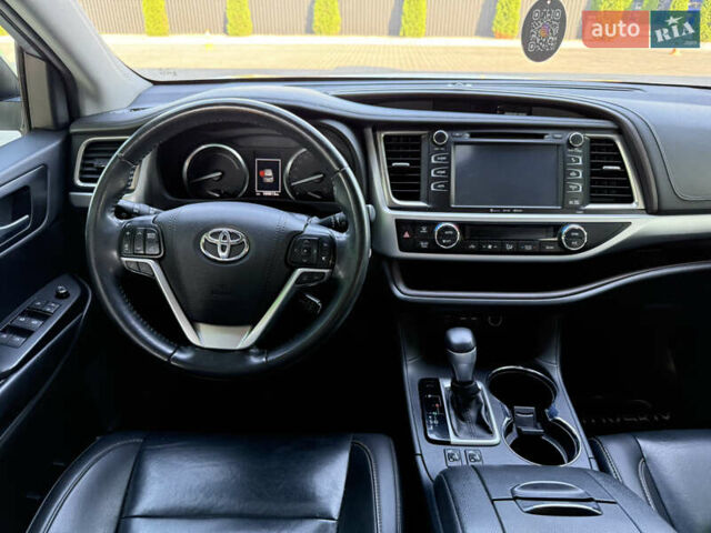 Серый Тойота Хайлендер, объемом двигателя 3.5 л и пробегом 110 тыс. км за 34500 $, фото 10 на Automoto.ua