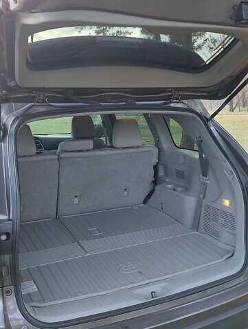 Сірий Тойота Хайлендер, об'ємом двигуна 2.7 л та пробігом 21 тис. км за 28899 $, фото 5 на Automoto.ua