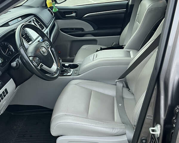 Серый Тойота Хайлендер, объемом двигателя 3.46 л и пробегом 114 тыс. км за 33800 $, фото 11 на Automoto.ua