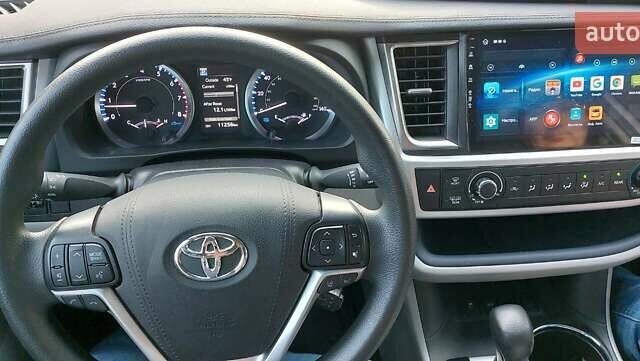 Сірий Тойота Хайлендер, об'ємом двигуна 2.7 л та пробігом 21 тис. км за 28899 $, фото 1 на Automoto.ua