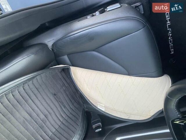 Сірий Тойота Хайлендер, об'ємом двигуна 3.5 л та пробігом 127 тис. км за 35500 $, фото 8 на Automoto.ua