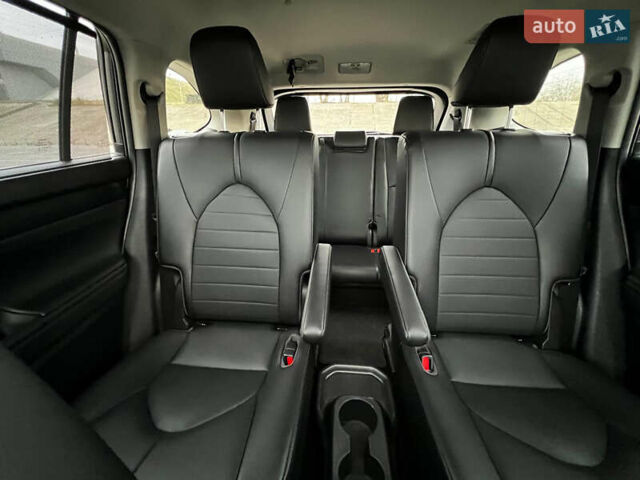 Сірий Тойота Хайлендер, об'ємом двигуна 2.49 л та пробігом 145 тис. км за 43000 $, фото 8 на Automoto.ua
