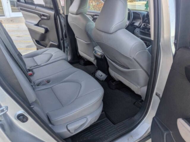 Серый Тойота Хайлендер, объемом двигателя 3.5 л и пробегом 33 тыс. км за 23800 $, фото 10 на Automoto.ua