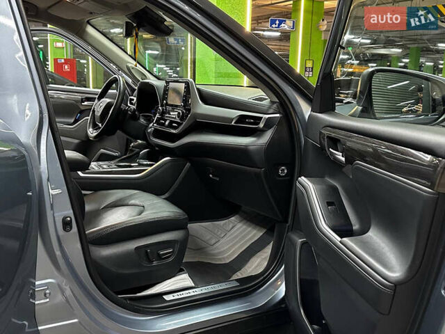 Сірий Тойота Хайлендер, об'ємом двигуна 2.5 л та пробігом 126 тис. км за 39500 $, фото 17 на Automoto.ua