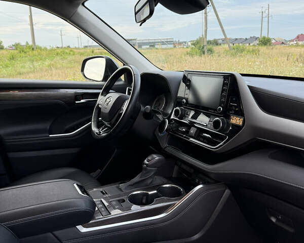 Тойота Хайлендер 2021 в Ровно на Automoto.ua Серый Тойота Хайлендер, объемом двигателя 2.49 л и пробегом 92 тыс. км за 39500 $, фото 18 на Automoto.ua