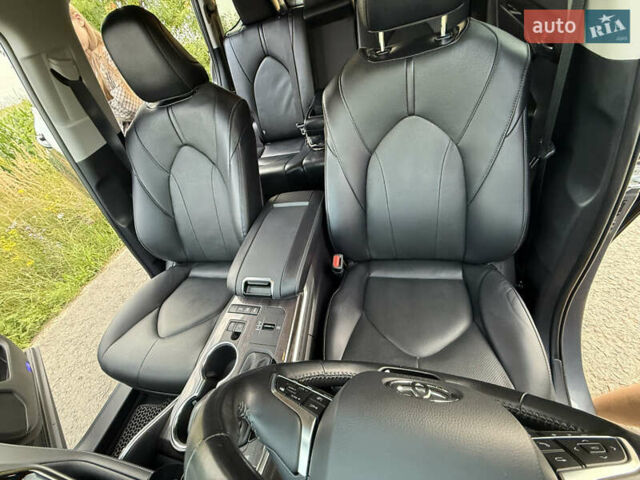 Тойота Хайлендер 2021 в Ровно на Automoto.ua Серый Тойота Хайлендер, объемом двигателя 2.49 л и пробегом 92 тыс. км за 39500 $, фото 12 на Automoto.ua