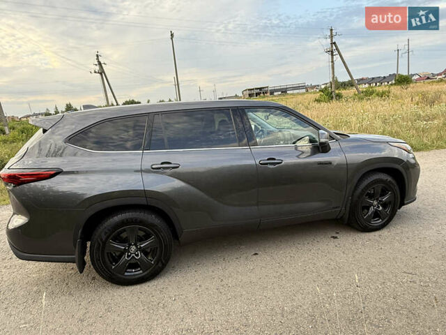 Тойота Хайлендер 2021 в Ровно на Automoto.ua Серый Тойота Хайлендер, объемом двигателя 2.49 л и пробегом 92 тыс. км за 39500 $, фото 5 на Automoto.ua