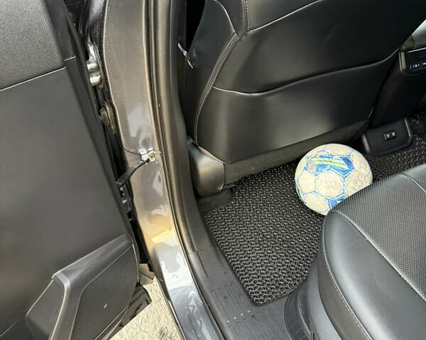 Тойота Хайлендер 2021 в Ровно на Automoto.ua Серый Тойота Хайлендер, объемом двигателя 2.49 л и пробегом 92 тыс. км за 39500 $, фото 33 на Automoto.ua